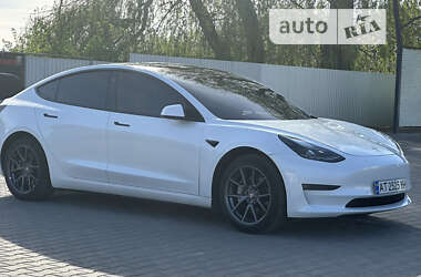 Седан Tesla Model 3 2021 в 