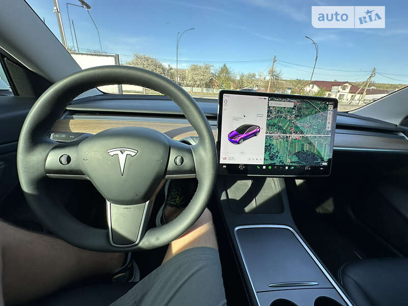 Седан Tesla Model 3 2021 в Снятине