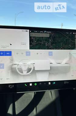 Седан Tesla Model 3 2021 в 