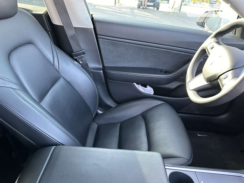 Седан Tesla Model 3 2021 в Снятине