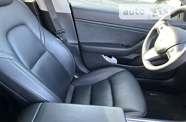 Седан Tesla Model 3 2021 в 
