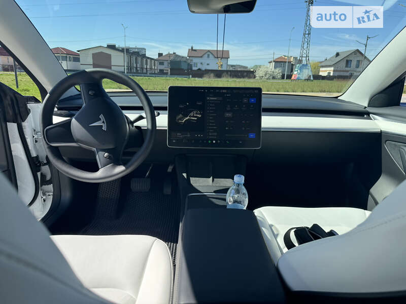 Седан Tesla Model 3 2022 в Киеве