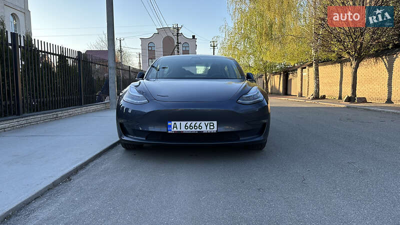 Седан Tesla Model 3 2020 в Киеве