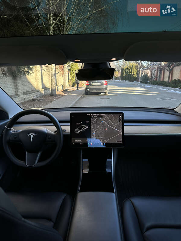 Седан Tesla Model 3 2020 в Киеве