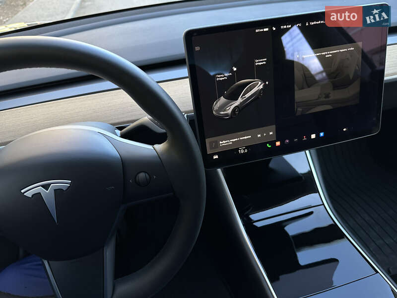 Седан Tesla Model 3 2020 в Киеве