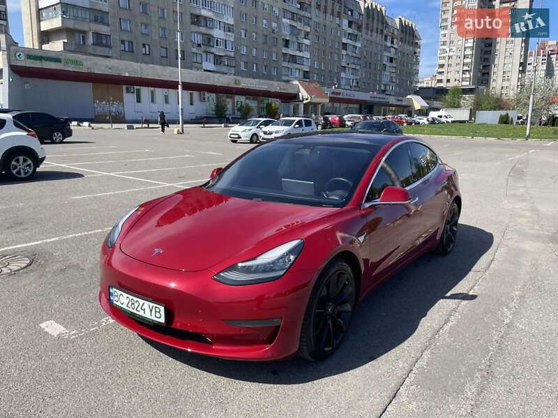 Седан Tesla Model 3 2018 в Львові