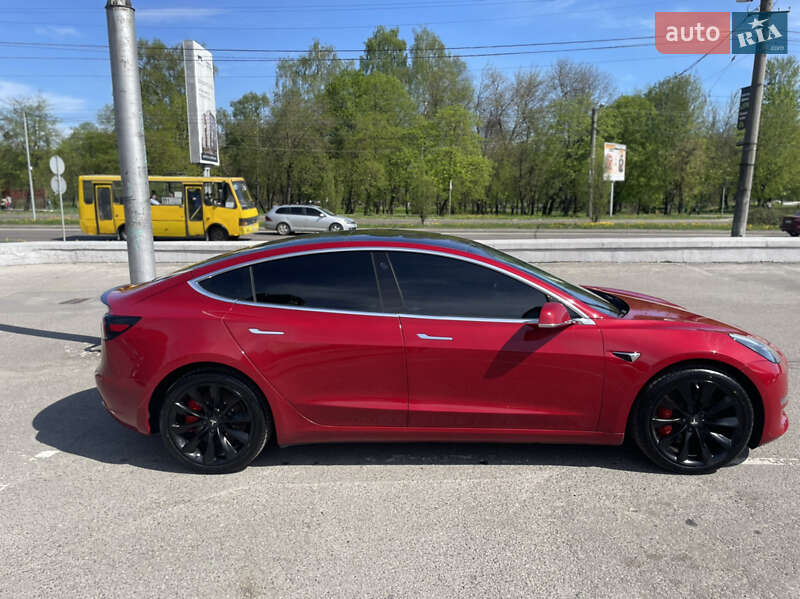 Седан Tesla Model 3 2018 в Львові