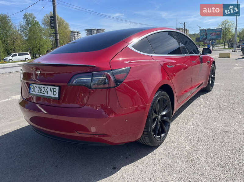 Седан Tesla Model 3 2018 в Львові
