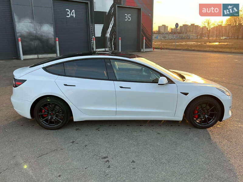 Седан Tesla Model 3 2021 в Черкассах