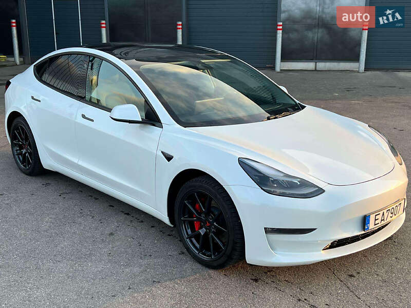Седан Tesla Model 3 2021 в Черкассах