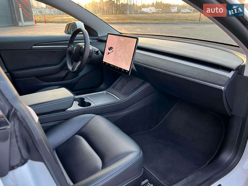 Седан Tesla Model 3 2021 в Черкассах