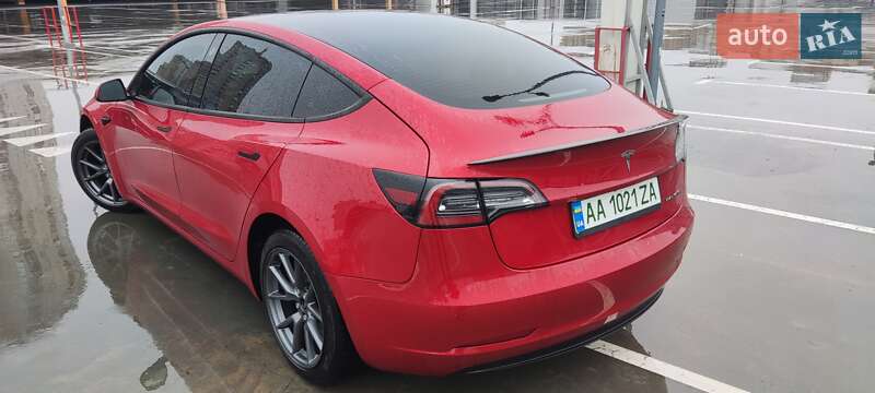 Седан Tesla Model 3 2022 в Киеве