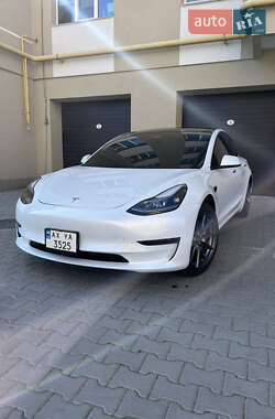 Седан Tesla Model 3 2022 в 