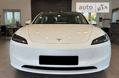 Седан Tesla Model 3 2024 в 