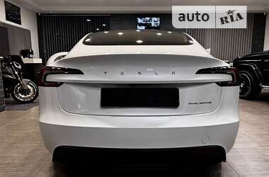 Седан Tesla Model 3 2024 в 