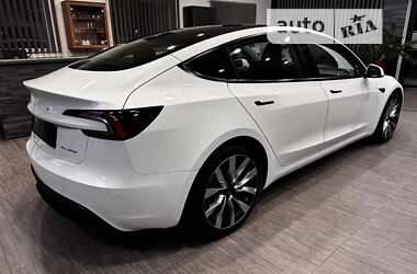 Седан Tesla Model 3 2024 в 