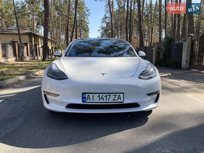 Седан Tesla Model 3 2022 в Киеве
