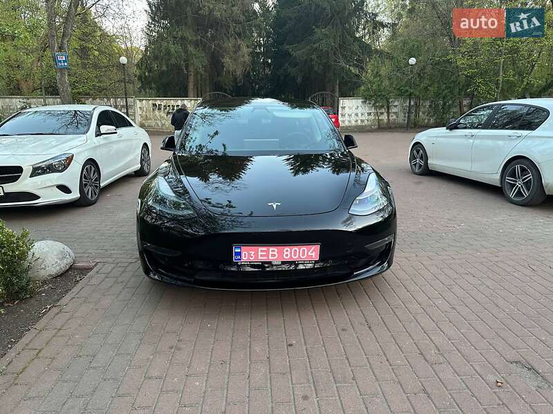 Седан Tesla Model 3 2022 в Києві