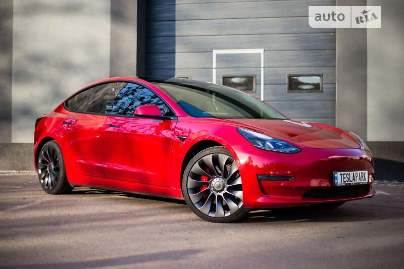 Седан Tesla Model 3 2021 в Киеве