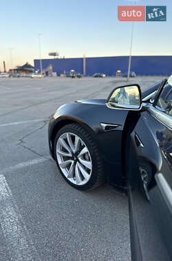 Седан Tesla Model 3 2019 в Киеве