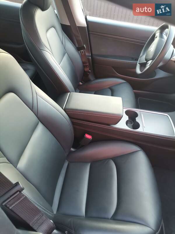 Седан Tesla Model 3 2021 в Вінниці