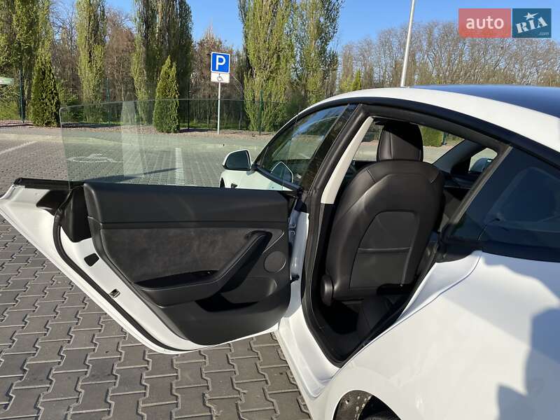 Седан Tesla Model 3 2021 в Кременчуге