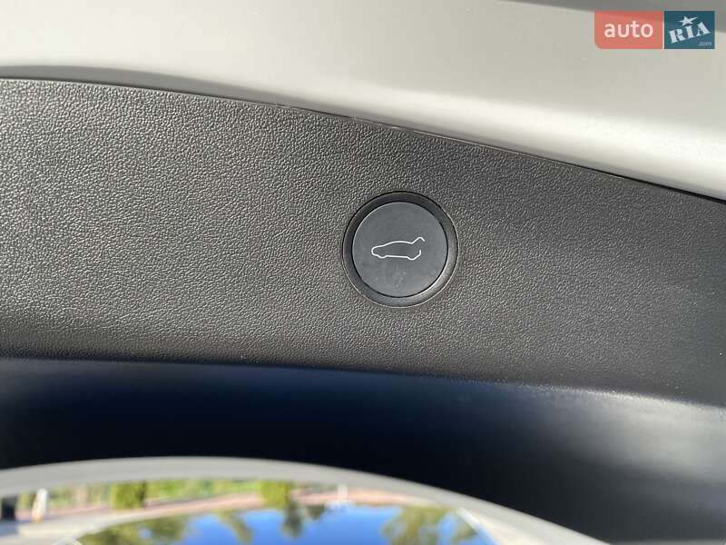 Седан Tesla Model 3 2021 в Кременчуге