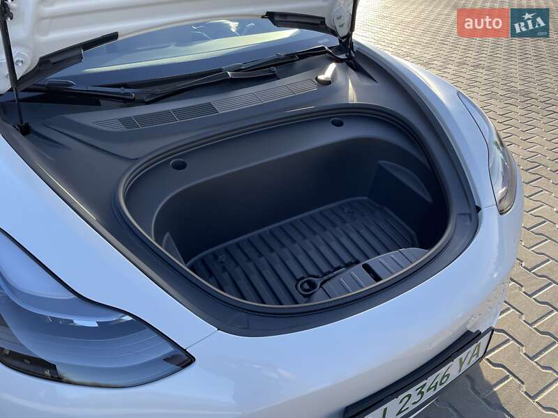 Седан Tesla Model 3 2021 в Кременчуге