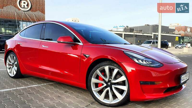 Седан Tesla Model 3 2018 в Києві