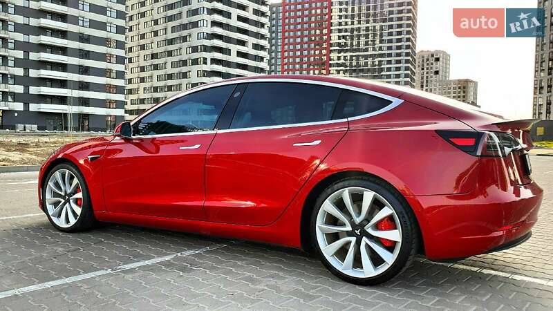 Седан Tesla Model 3 2018 в Києві
