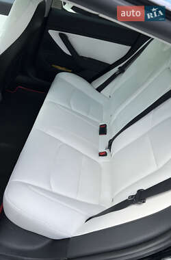 Седан Tesla Model 3 2019 в Киеве