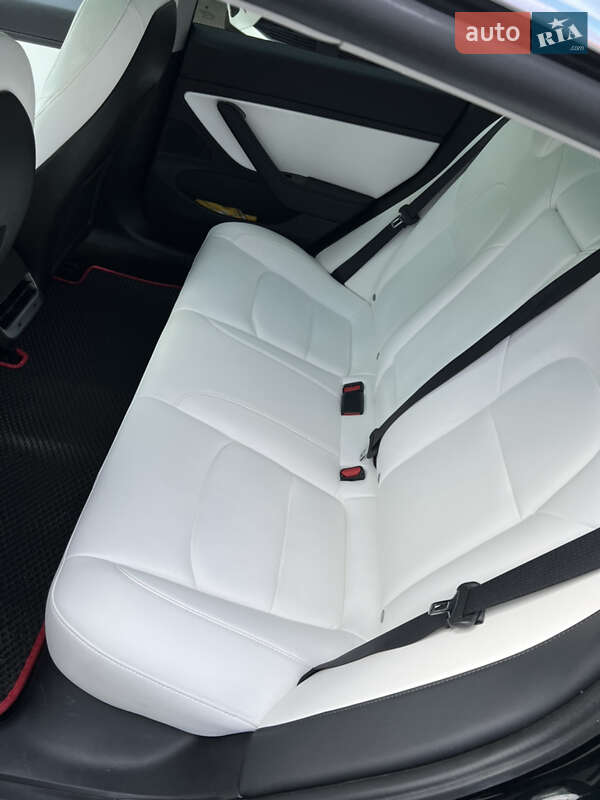 Седан Tesla Model 3 2019 в Киеве