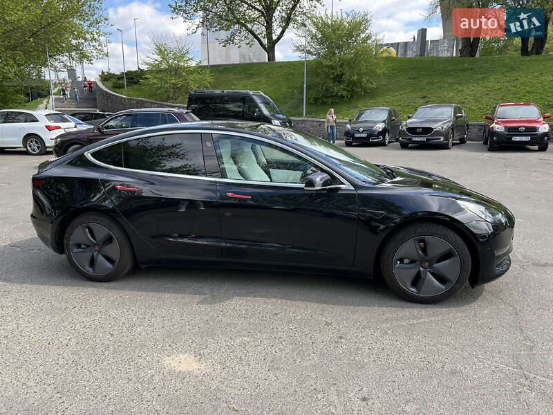 Седан Tesla Model 3 2019 в Киеве