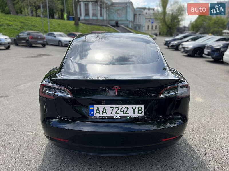 Седан Tesla Model 3 2019 в Киеве