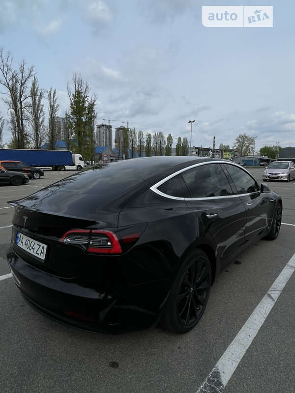 Седан Tesla Model 3 2019 в Киеве