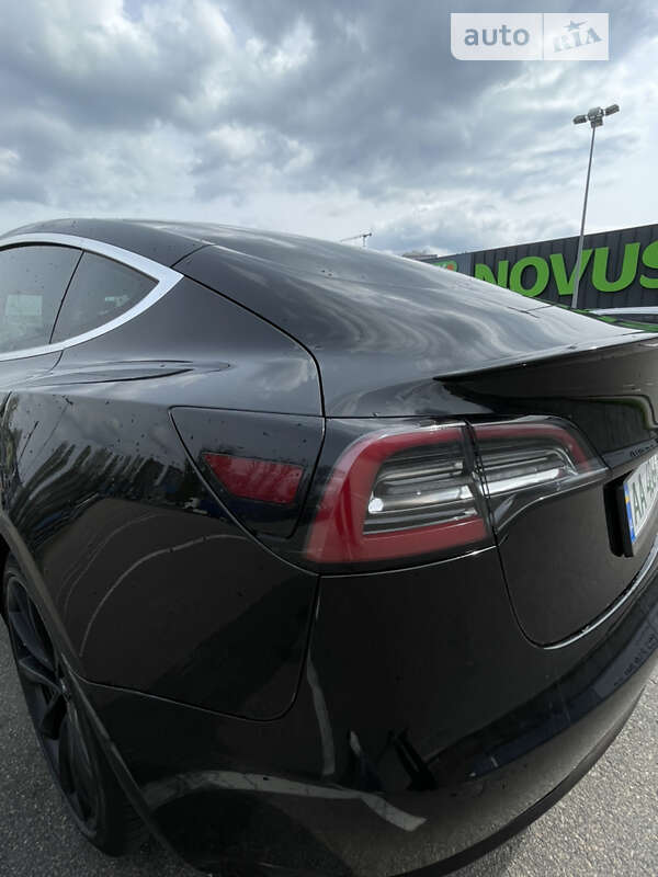 Седан Tesla Model 3 2019 в Киеве