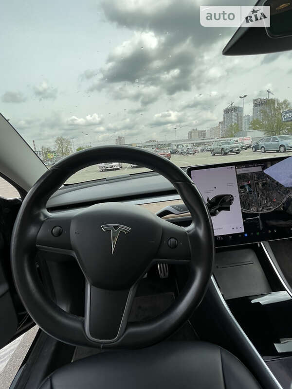 Седан Tesla Model 3 2019 в Киеве