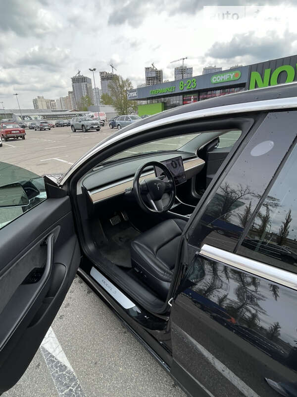 Седан Tesla Model 3 2019 в Киеве