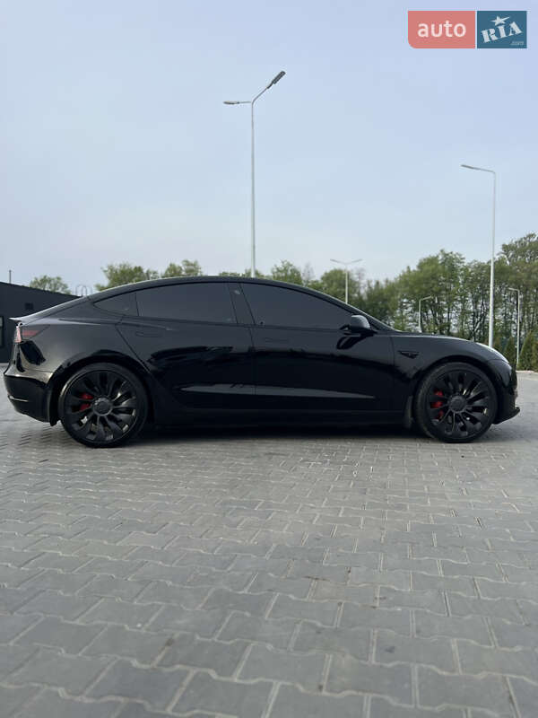 Седан Tesla Model 3 2022 в Виннице