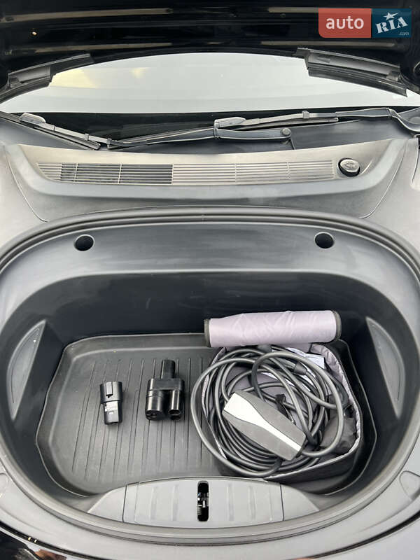 Седан Tesla Model 3 2022 в Виннице