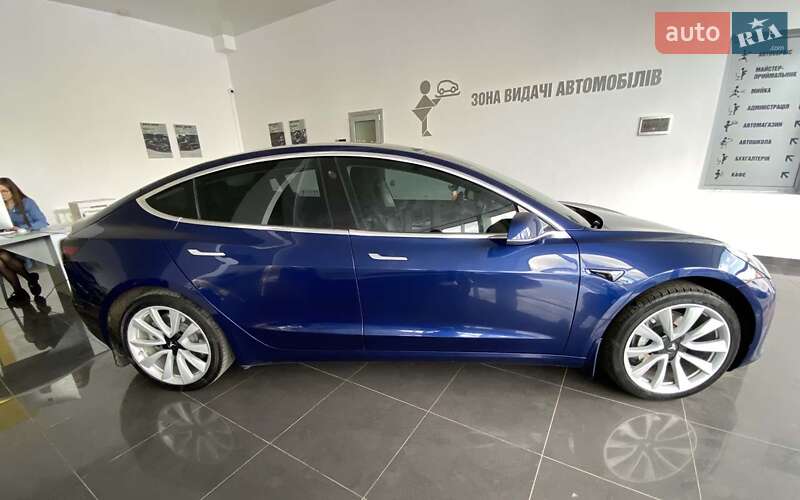 Седан Tesla Model 3 2018 в Шептицькому