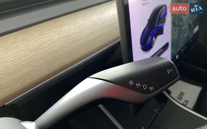 Седан Tesla Model 3 2018 в Шептицькому