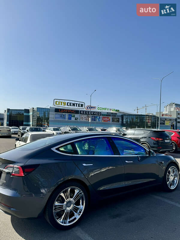 Седан Tesla Model 3 2019 в Одессе