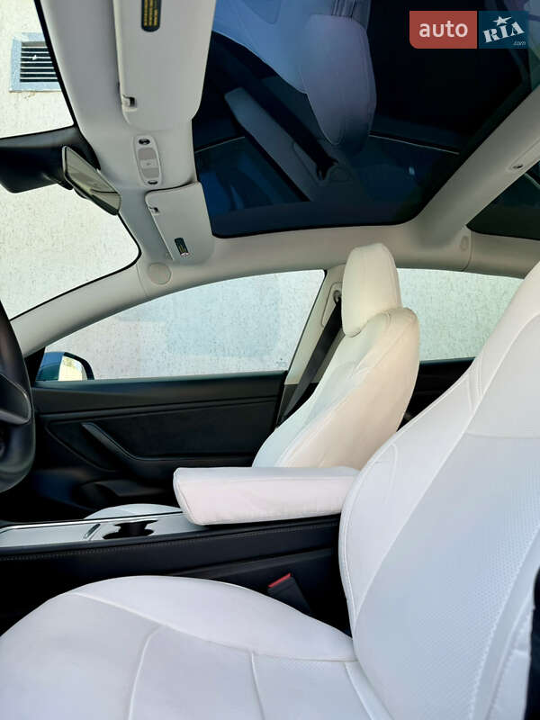 Седан Tesla Model 3 2019 в Одесі