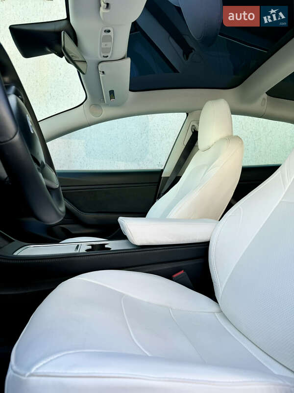 Седан Tesla Model 3 2019 в Одессе
