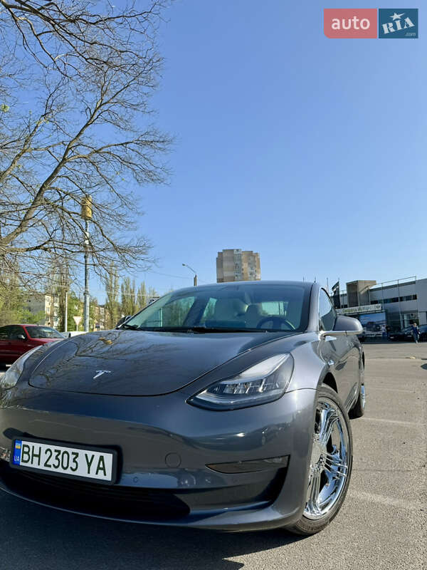 Седан Tesla Model 3 2019 в Одессе
