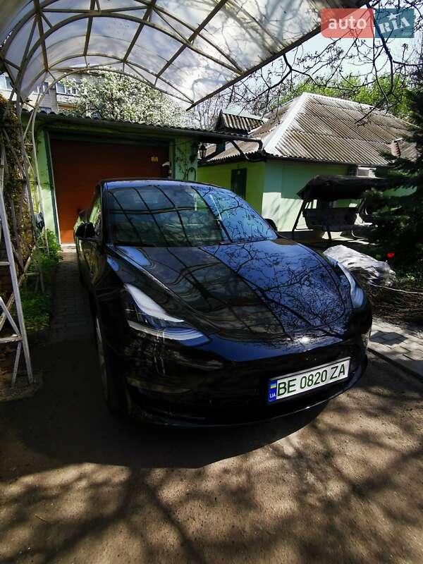 Седан Tesla Model 3 2018 в Николаеве