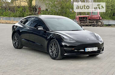 Седан Tesla Model 3 2021 в Рівному