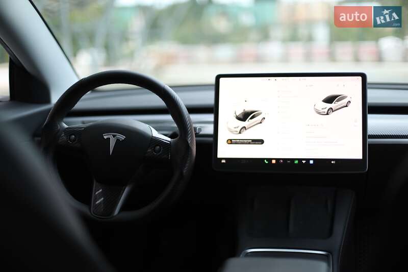 Седан Tesla Model 3 2021 в Львове