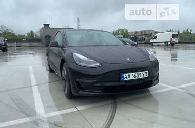 Седан Tesla Model 3 2021 в Киеве